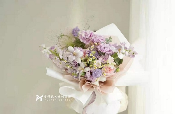 怎么考花艺师证 花艺师如德信娱乐何为自己的作品命名