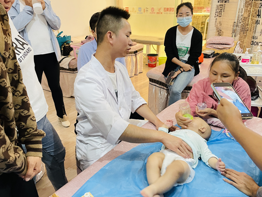 昆明小儿推拿去哪里学，星月嫂之家小儿推拿培训实操上课