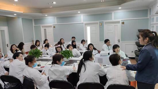 柳州医学美容整形培训学校一般要学多久学会「在线咨询」