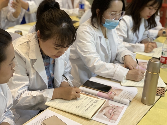 哈尔滨市-如何选择专业的医美学校呢