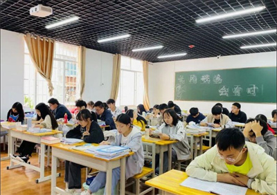 云南師大附中老協(xié)復(fù)讀學(xué)校怎么樣