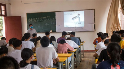 云南師大附中老協(xié)復讀學校在哪里報名就讀