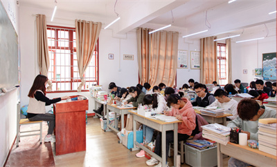 云南師大附中老協復讀什么時候報名開學