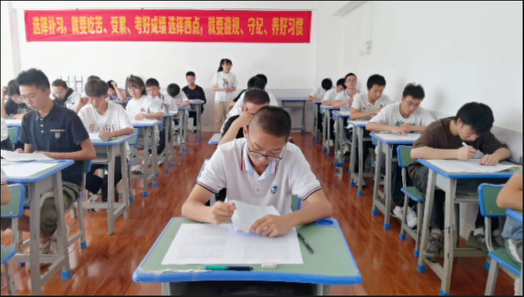 昆明西点复读学校第几名