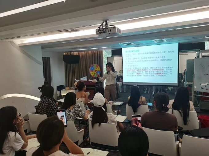 来宾的轻医美学校哪家有名能学会的