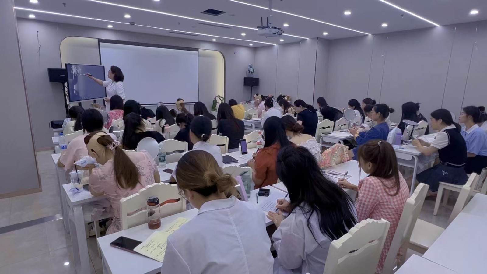 江苏哪里学习正规微整形培训学校