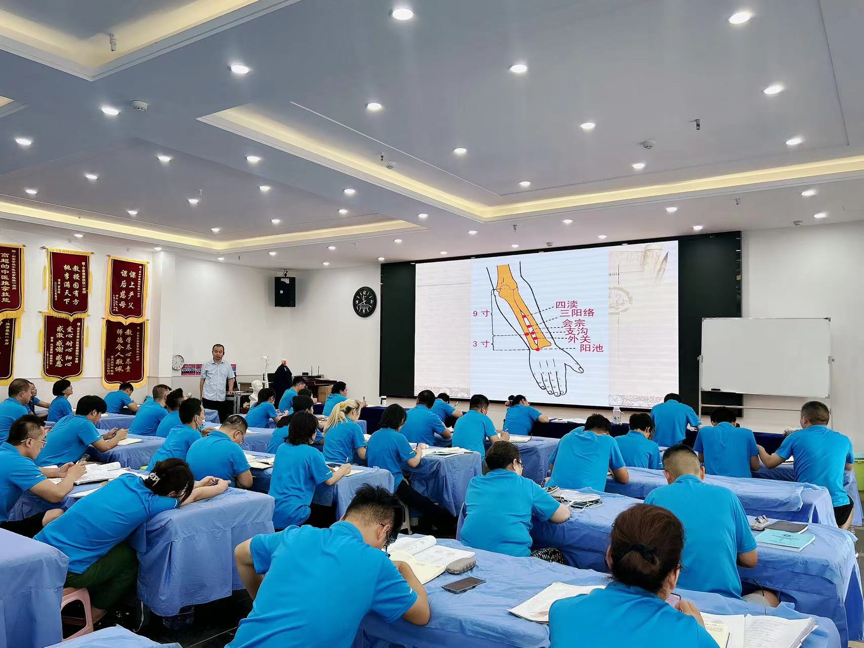 河南彭世職業(yè)培訓(xùn)學(xué)校