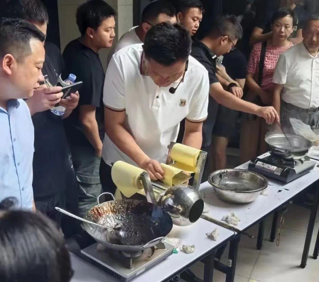 非物質(zhì)文化遺產(chǎn)膏方與外用膏藥非遺正骨點(diǎn)穴
