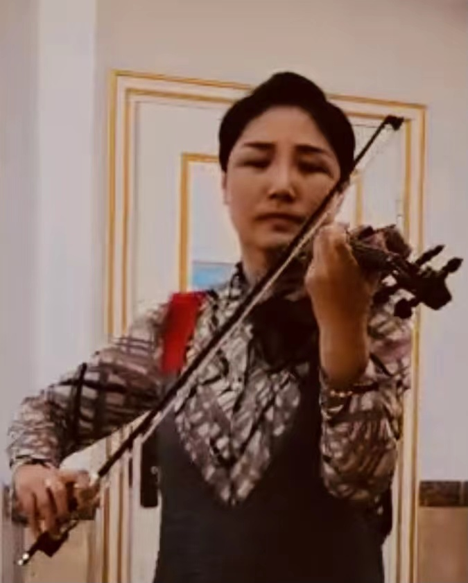 小提琴演奏家：李琍